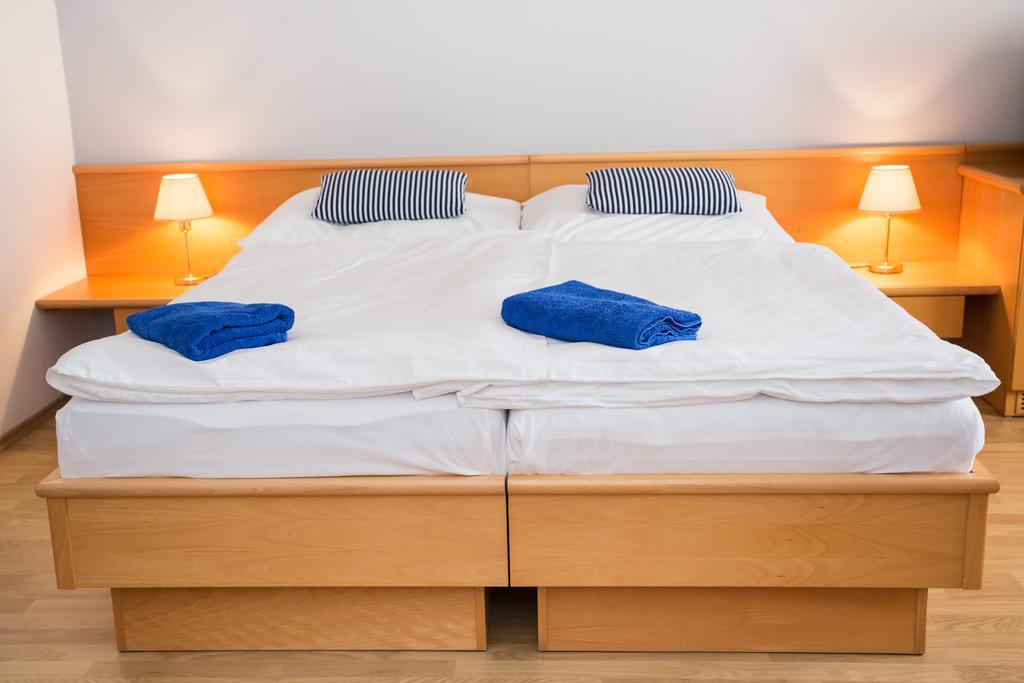 Hotel Laguna Ceske Budejovice Oda fotoğraf