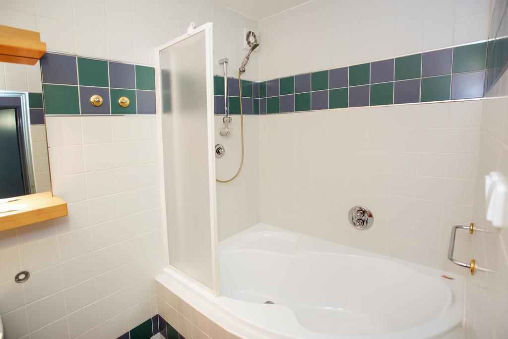 Hotel Laguna Ceske Budejovice Oda fotoğraf