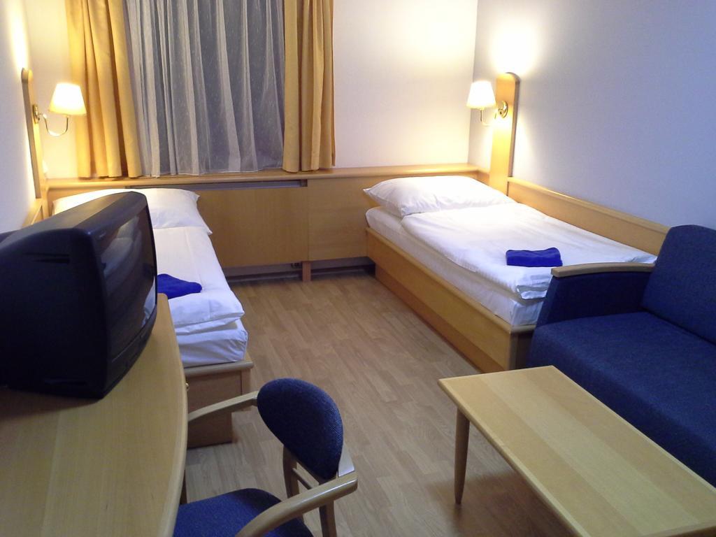 Hotel Laguna Ceske Budejovice Oda fotoğraf