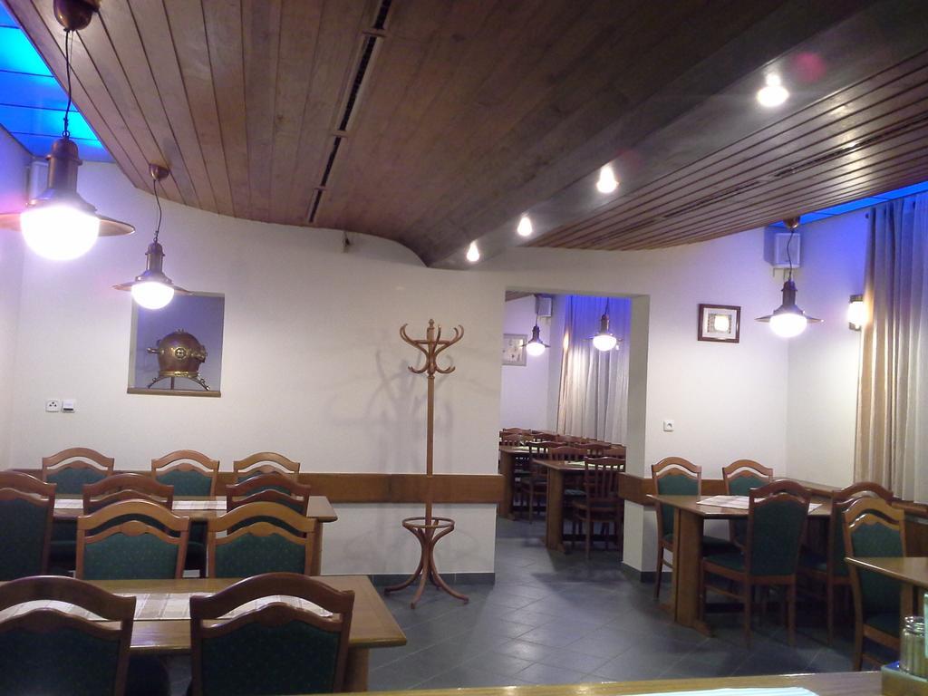 Hotel Laguna Ceske Budejovice Dış mekan fotoğraf